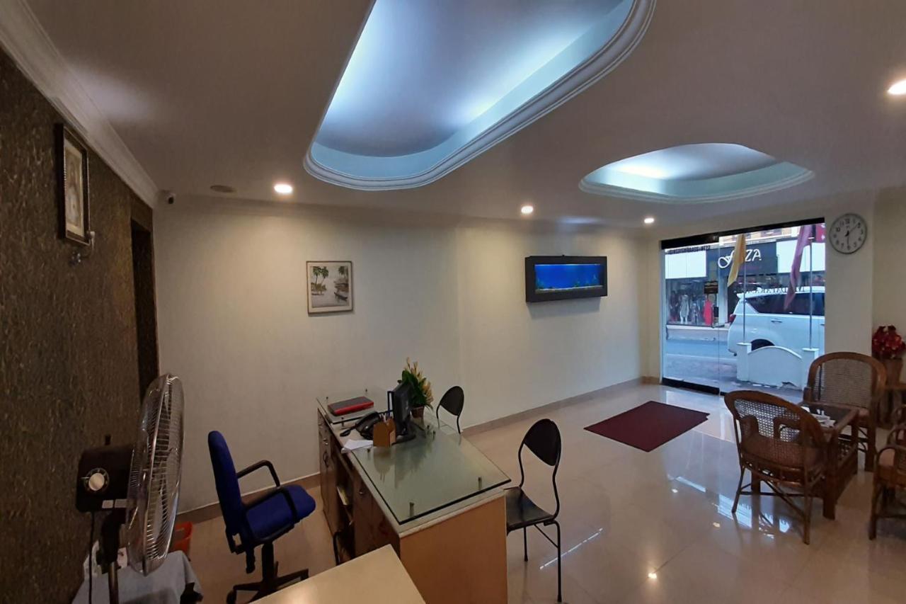 Madaparambil Residency Alwaye エクステリア 写真