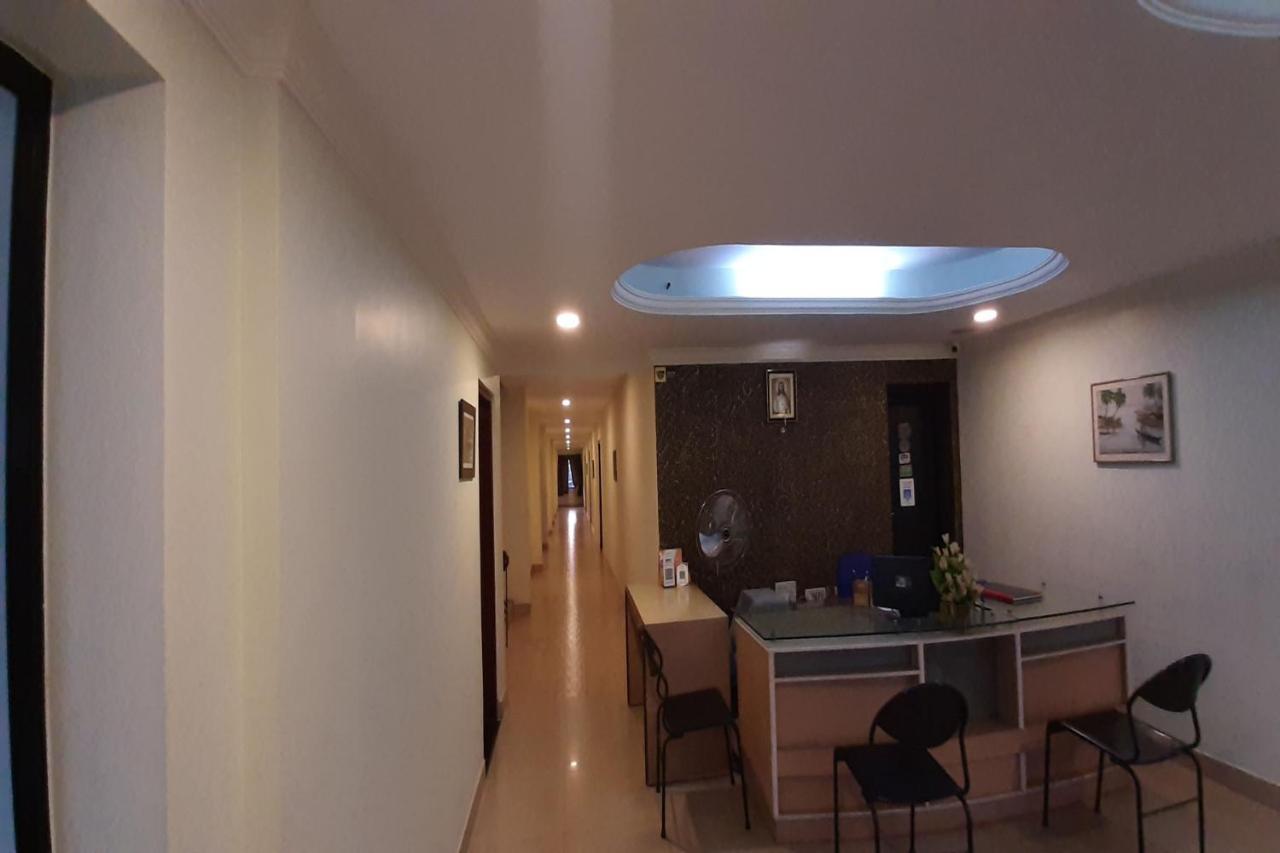 Madaparambil Residency Alwaye エクステリア 写真