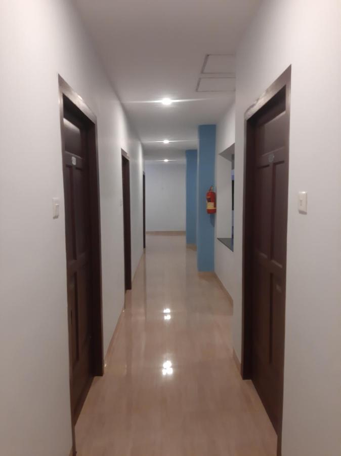Madaparambil Residency Alwaye エクステリア 写真