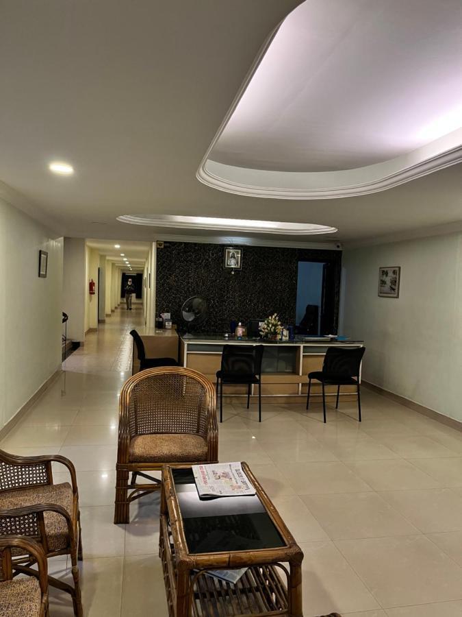 Madaparambil Residency Alwaye エクステリア 写真