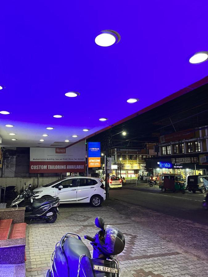 Madaparambil Residency Alwaye エクステリア 写真