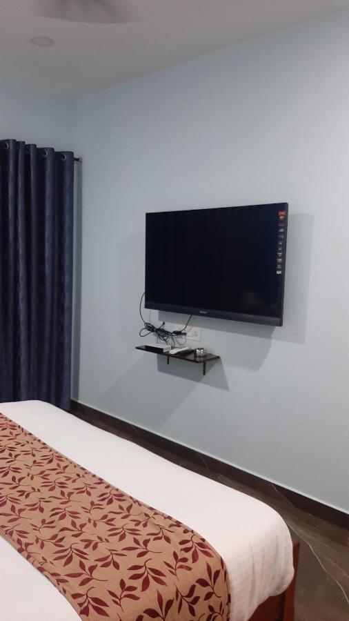 Madaparambil Residency Alwaye エクステリア 写真