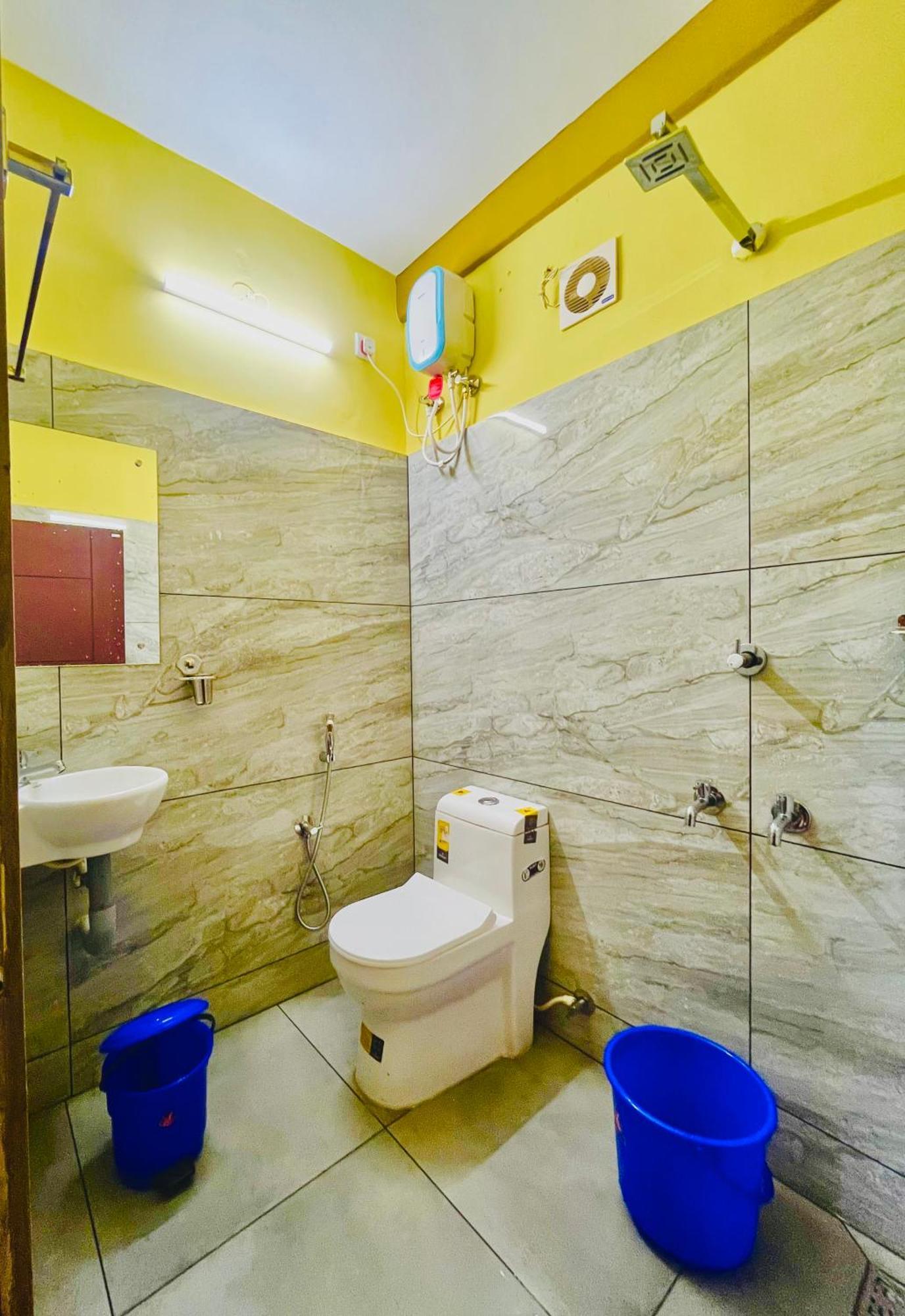 Madaparambil Residency Alwaye エクステリア 写真